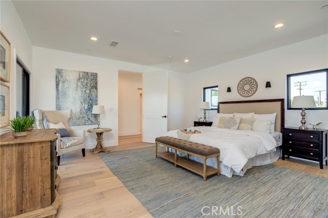 1130 21st Street, Manhattan Beach, California 90266, 5 Bedrooms Bedrooms, ,4 BathroomsBathrooms,Residential,Sold,21st,SB21098347