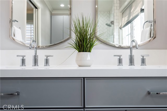 592 33rd Street, Manhattan Beach, California 90266, 3 Bedrooms Bedrooms, ,3 BathroomsBathrooms,Residential,Sold,33rd,SB19082655