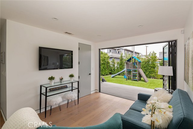 2219 Graham Avenue, Redondo Beach, California 90278, 3 Bedrooms Bedrooms, ,1 BathroomBathrooms,Residential,Sold,Graham,SB19216954