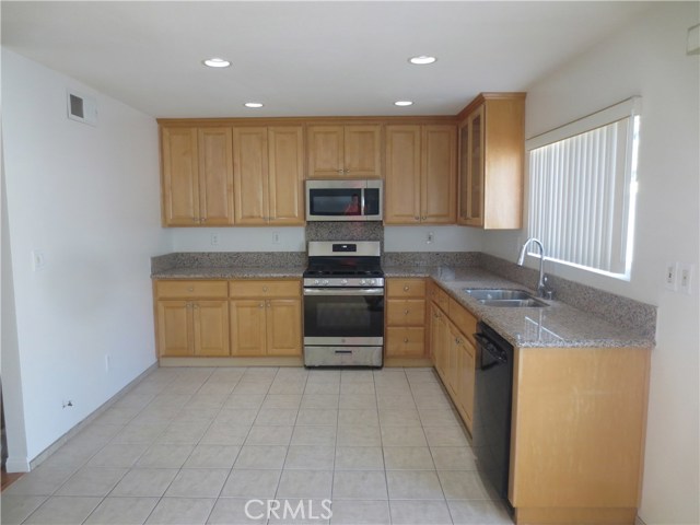 Maple kitchen cabinets L Granite one piece custom cut slab tile floors recessed lighting ice maker line