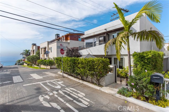 417 27th Street, Manhattan Beach, California 90266, 3 Bedrooms Bedrooms, ,1 BathroomBathrooms,Residential,Sold,27th,SB21023616