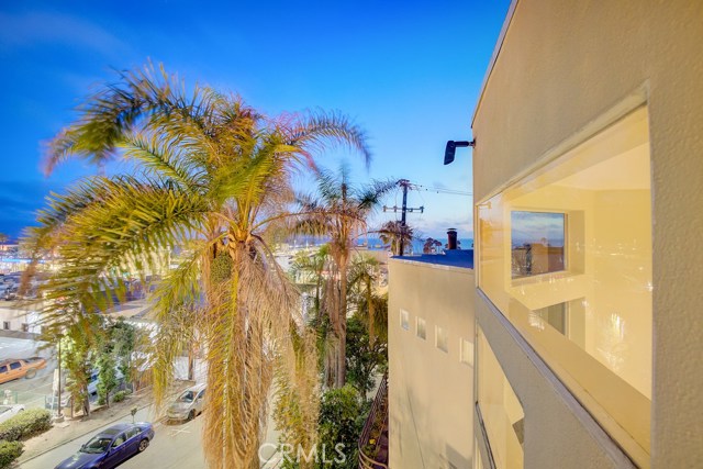 1401 Manhattan Avenue, Hermosa Beach, California 90254, 4 Bedrooms Bedrooms, ,3 BathroomsBathrooms,Residential,Sold,Manhattan,SB19160041