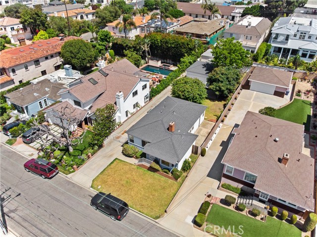 917 10th Street, Manhattan Beach, California 90266, 3 Bedrooms Bedrooms, ,2 BathroomsBathrooms,Residential,Sold,10th,SB19168634