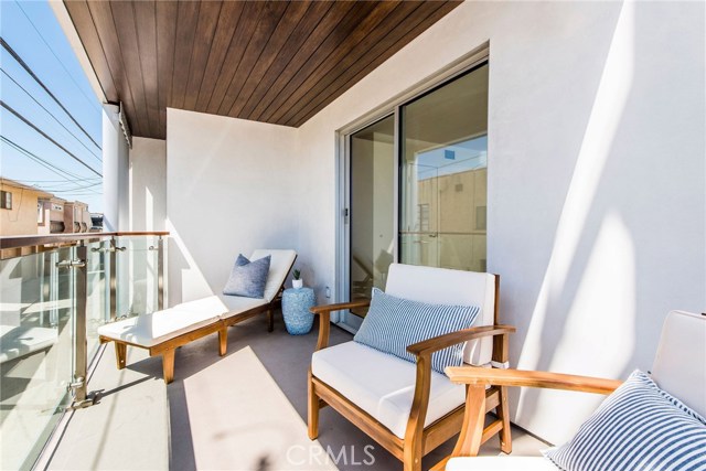 315 24th Street, Manhattan Beach, California 90266, 3 Bedrooms Bedrooms, ,3 BathroomsBathrooms,Residential,Sold,24th,SB19094149