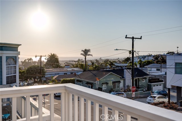 1054 10th Street, Hermosa Beach, California 90254, 3 Bedrooms Bedrooms, ,3 BathroomsBathrooms,Residential,Sold,10th,SB20177379