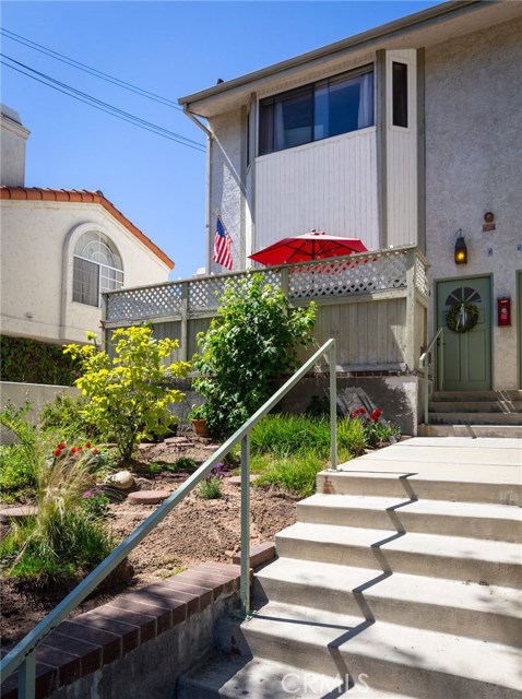 2205 Grant Avenue, Redondo Beach, California 90278, 3 Bedrooms Bedrooms, ,2 BathroomsBathrooms,Residential,Sold,Grant,SB17133498