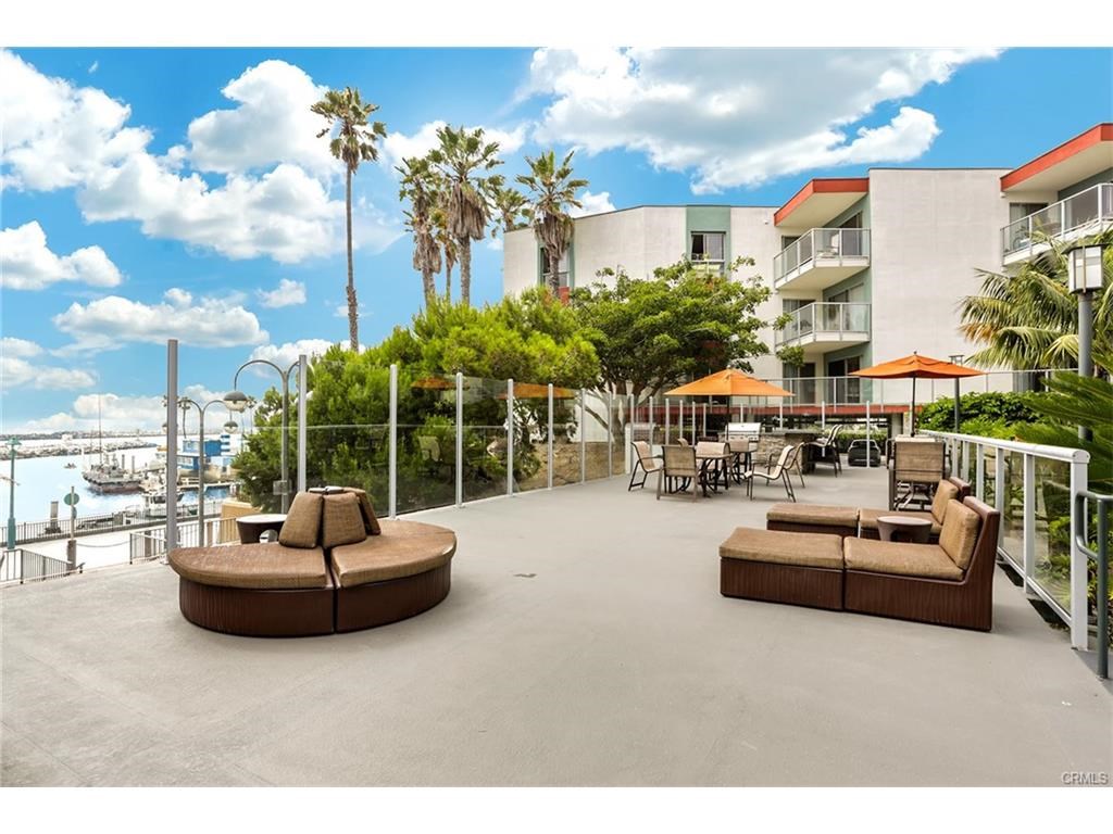 650 The Village, Redondo Beach, California 90277, 1 Bedroom Bedrooms, ,1 BathroomBathrooms,Residential,Sold,The Village,SB17195132