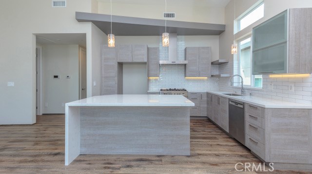 2520 Nelson Avenue, Redondo Beach, California 90278, 4 Bedrooms Bedrooms, ,3 BathroomsBathrooms,Residential,Sold,Nelson,PV17221643