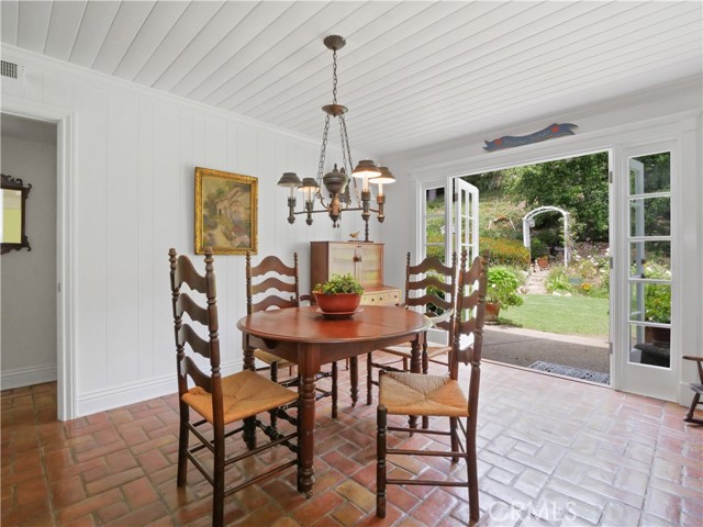 Charming Breakfast Nook