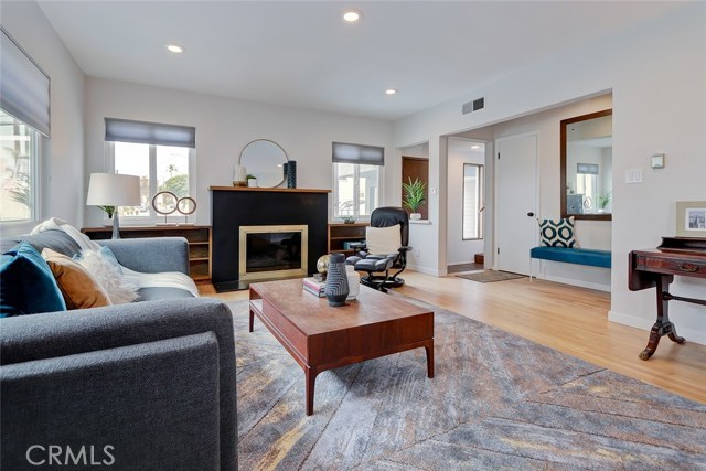 838 16th Street, Hermosa Beach, California 90254, 3 Bedrooms Bedrooms, ,1 BathroomBathrooms,Residential,Sold,16th,SB19108845
