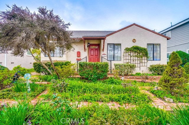 1247 Gertruda Avenue, Redondo Beach, California 90277, 3 Bedrooms Bedrooms, ,1 BathroomBathrooms,Residential,Sold,Gertruda,PV19047697