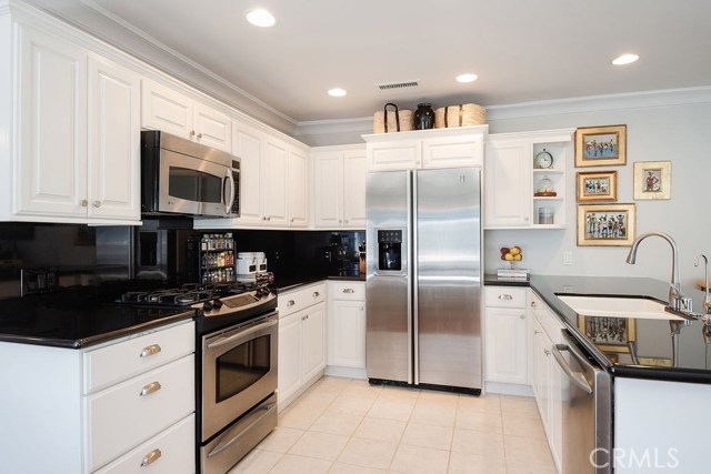 1641 Haynes Lane, Redondo Beach, California 90278, 2 Bedrooms Bedrooms, ,Residential,Sold,Haynes,SB20135411