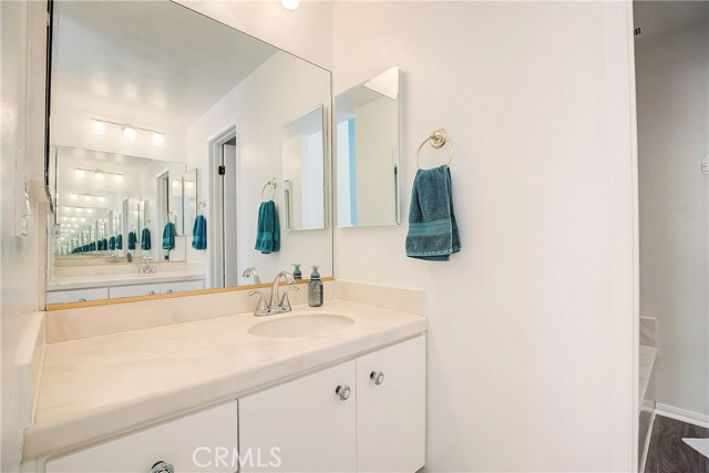 1919 Marshallfield Lane, Redondo Beach, California 90278, 3 Bedrooms Bedrooms, ,3 BathroomsBathrooms,Residential,Sold,Marshallfield,SB20041815