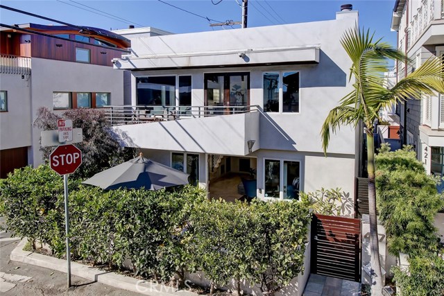 417 27th Street, Manhattan Beach, California 90266, 3 Bedrooms Bedrooms, ,1 BathroomBathrooms,Residential,Sold,27th,SB21023616