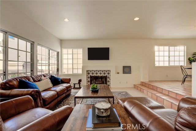 716 Lucia Avenue, Redondo Beach, California 90277, 3 Bedrooms Bedrooms, ,2 BathroomsBathrooms,Residential,Sold,Lucia,PV20207865