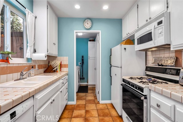 2308 Gates Avenue, Redondo Beach, California 90278, 3 Bedrooms Bedrooms, ,1 BathroomBathrooms,Residential,Sold,Gates,SB21062151