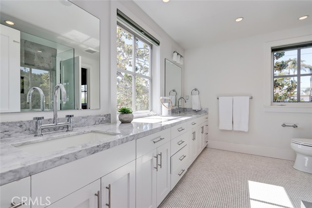 570 27th Street, Manhattan Beach, California 90266, 5 Bedrooms Bedrooms, ,4 BathroomsBathrooms,Residential,Sold,27th,SB21030922