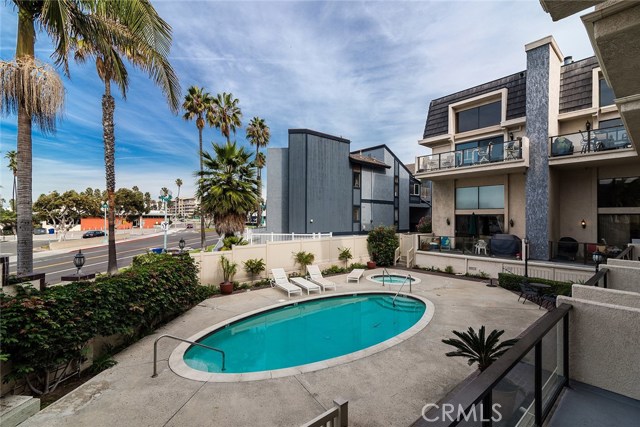 420 Esplanade, Redondo Beach, California 90277, 3 Bedrooms Bedrooms, ,2 BathroomsBathrooms,Residential,Sold,Esplanade,SB17257149