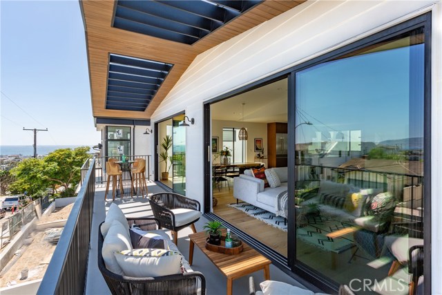 945 15th St, Hermosa Beach, California 90254, 4 Bedrooms Bedrooms, ,5 BathroomsBathrooms,Residential,Sold,15th St,SB20148499