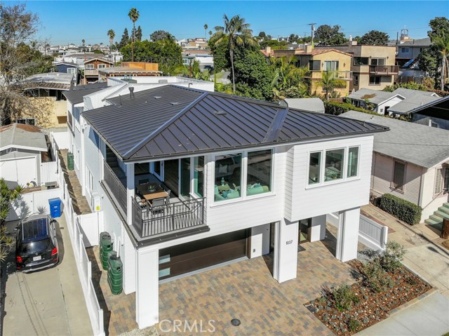 1037 2nd Street, Hermosa Beach, California 90254, 4 Bedrooms Bedrooms, ,3 BathroomsBathrooms,Residential,Sold,2nd,SB19264836