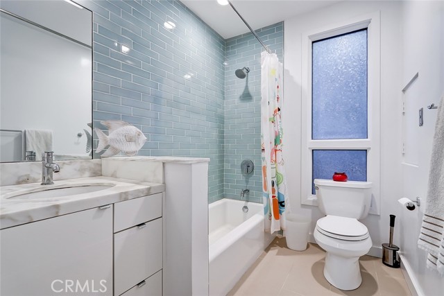 417 20th Place, Manhattan Beach, California 90266, 3 Bedrooms Bedrooms, ,2 BathroomsBathrooms,Residential,Sold,20th,SB21058820