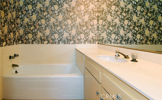 4215 Rousseau Lane, Palos Verdes Peninsula, California 90274, 4 Bedrooms Bedrooms, ,3 BathroomsBathrooms,Residential,Sold,Rousseau,SB20060171