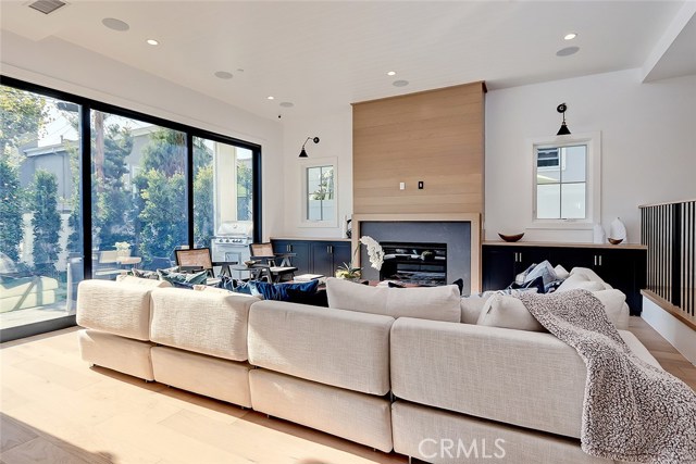 3405 Pine Avenue, Manhattan Beach, California 90266, 5 Bedrooms Bedrooms, ,4 BathroomsBathrooms,Residential,Sold,Pine,SB20165715