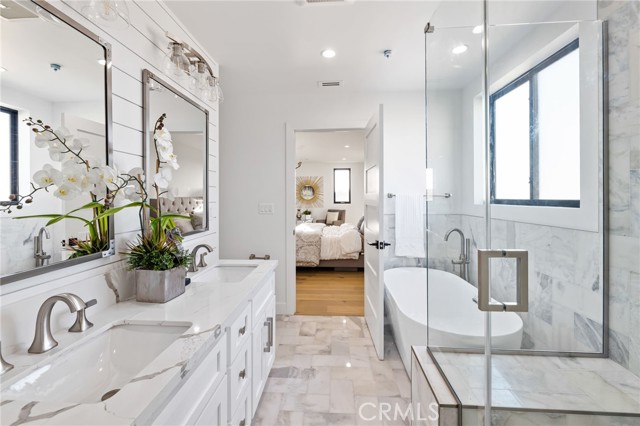 Master bath has all the luxury amenties