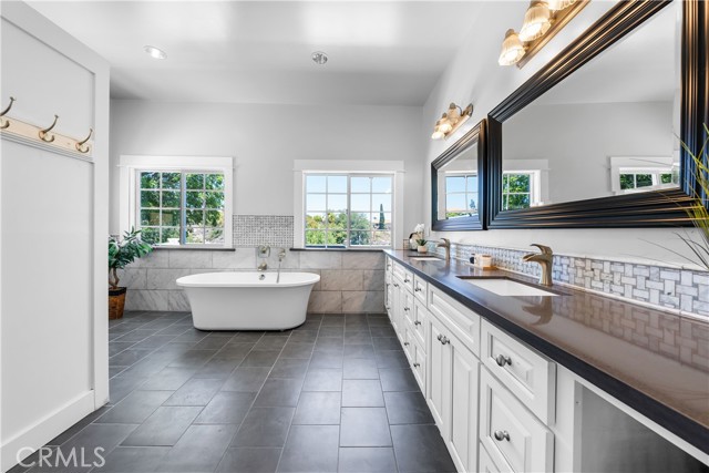 27207 Eastvale Road, Palos Verdes Peninsula, California 90274, 6 Bedrooms Bedrooms, ,5 BathroomsBathrooms,Residential,Sold,Eastvale,PV21116314