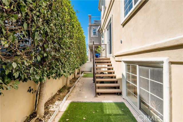 1044 7th Street, Hermosa Beach, California 90254, 4 Bedrooms Bedrooms, ,4 BathroomsBathrooms,Residential,Sold,7th,SB21057089