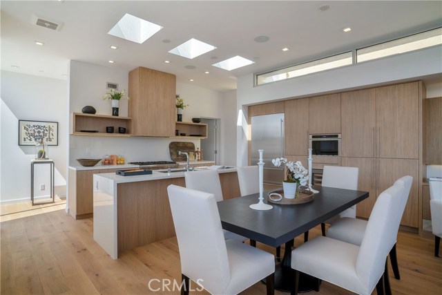 131 2nd Street, Hermosa Beach, California 90254, 4 Bedrooms Bedrooms, ,4 BathroomsBathrooms,Residential,Sold,2nd,SB19073645