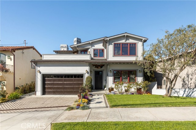 The ideal setting for loving your life!  Huge views, great floorplan, amazing community, prestigious neighborhood, award-winning schools, dining and entertainment nearby, world-class beaches, multiple parks (including dog park), easy access to LAX/freeways.  You're gonna love your life here!