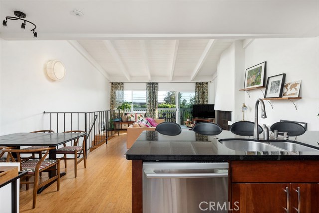 834 Lucia Avenue, Redondo Beach, California 90277, 2 Bedrooms Bedrooms, ,2 BathroomsBathrooms,Residential,Sold,Lucia,SB20066365