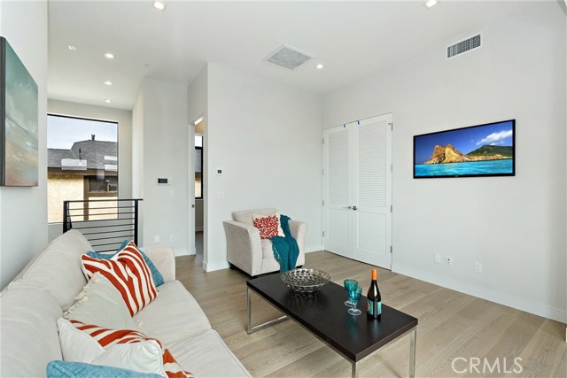 2315 Huntington Ln, Redondo Beach, California 90278, 4 Bedrooms Bedrooms, ,3 BathroomsBathrooms,Residential,Sold,Huntington Ln,SB19189198
