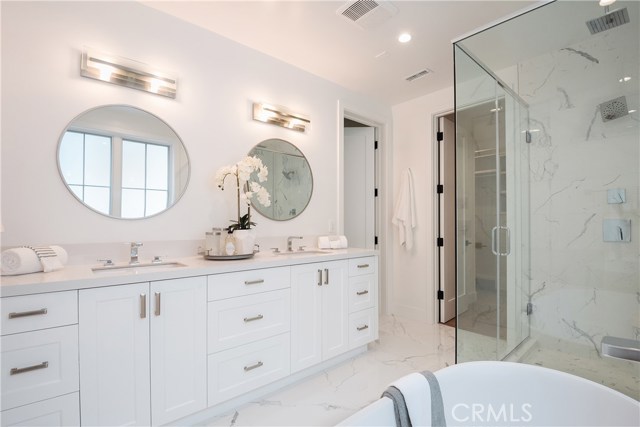 617 31st Street, Manhattan Beach, California 90266, 7 Bedrooms Bedrooms, ,2 BathroomsBathrooms,Residential,Sold,31st,SB20084953