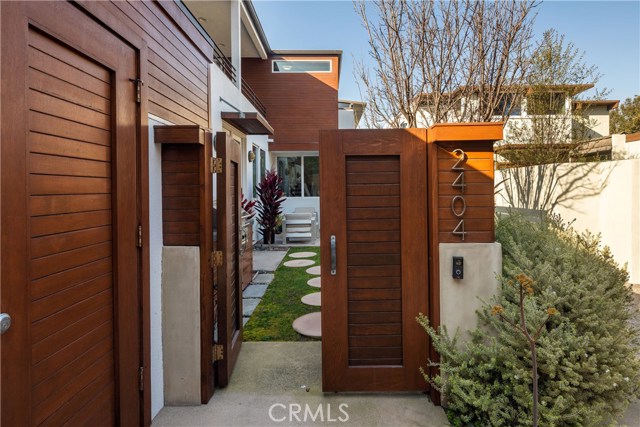 2404 Laurel Avenue, Manhattan Beach, California 90266, 5 Bedrooms Bedrooms, ,4 BathroomsBathrooms,Residential,Sold,Laurel,SB20035806