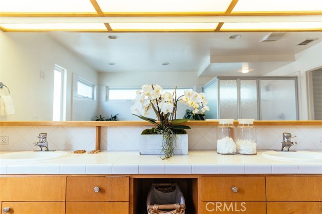 229 24th Street, Hermosa Beach, California 90254, 4 Bedrooms Bedrooms, ,3 BathroomsBathrooms,Residential,Sold,24th,DW17092631