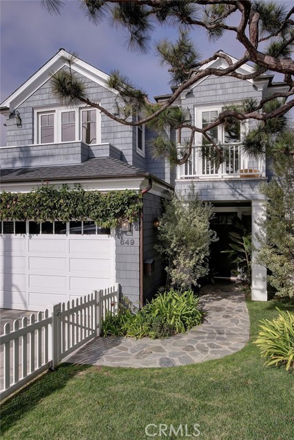 649 26th Street, Manhattan Beach, California 90266, 5 Bedrooms Bedrooms, ,4 BathroomsBathrooms,Residential,Sold,26th,SB21027371
