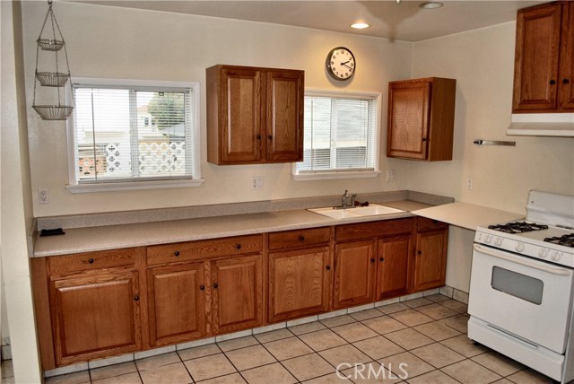 1010 Emerald Street, Redondo Beach, California 90277, 2 Bedrooms Bedrooms, ,1 BathroomBathrooms,Residential,Sold,Emerald,SW18023147