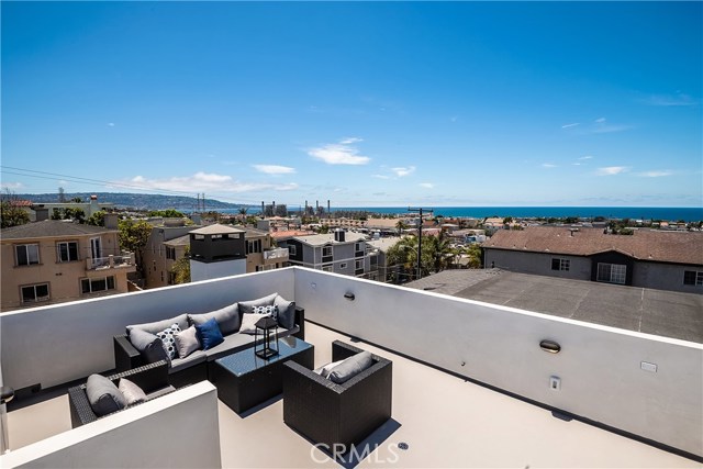913 5th Street, Hermosa Beach, California 90254, 4 Bedrooms Bedrooms, ,3 BathroomsBathrooms,Residential,Sold,5th,SB19171700