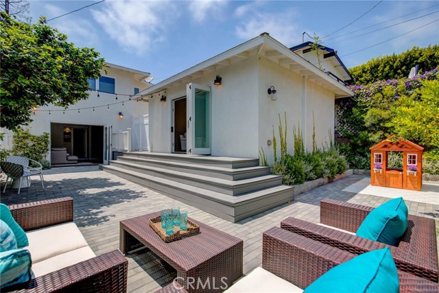 3112 Poinsettia Avenue, Manhattan Beach, California 90266, 4 Bedrooms Bedrooms, ,1 BathroomBathrooms,Residential,Sold,Poinsettia,SB19132552