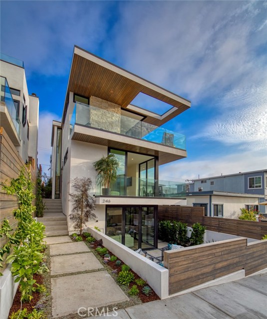 246 30th Street, Hermosa Beach, California 90254, 4 Bedrooms Bedrooms, ,4 BathroomsBathrooms,Residential,Sold,30th,SB19212204