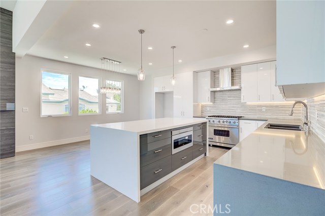 1922 Vanderbilt Lane, Redondo Beach, California 90278, 5 Bedrooms Bedrooms, ,5 BathroomsBathrooms,Residential,Sold,Vanderbilt,PV19214347
