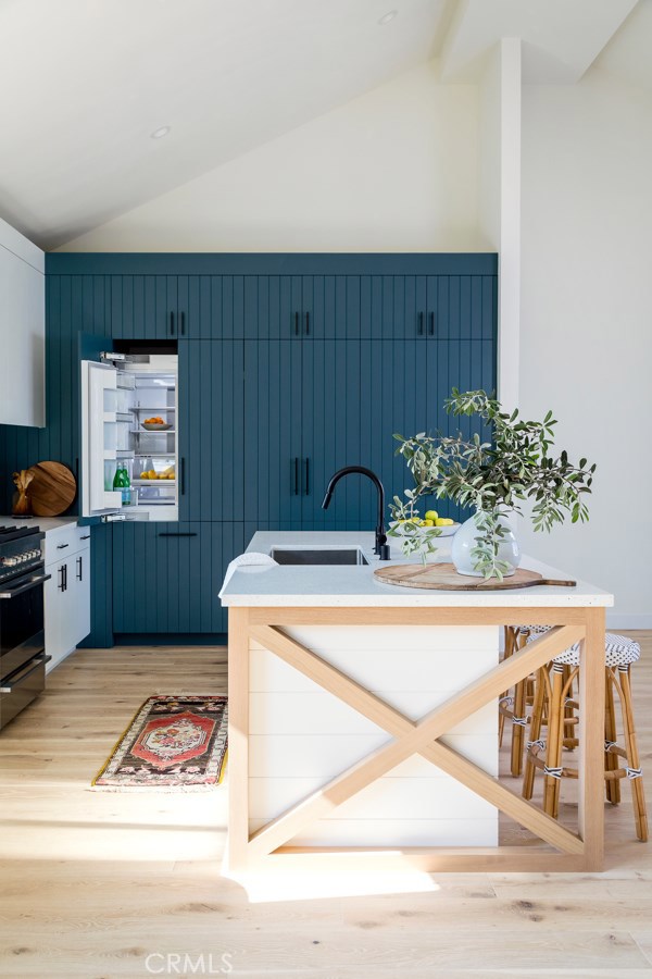 Fully integrated refrigerator