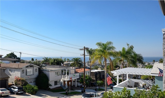 669 Longfellow Avenue, Hermosa Beach, California 90254, 4 Bedrooms Bedrooms, ,4 BathroomsBathrooms,Residential,Sold,Longfellow,SB19276565