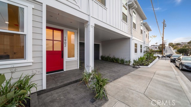 1902 Mathews Ave, Redondo Beach, California 90278, 5 Bedrooms Bedrooms, ,5 BathroomsBathrooms,Residential,Sold,Mathews Ave,PV21055104