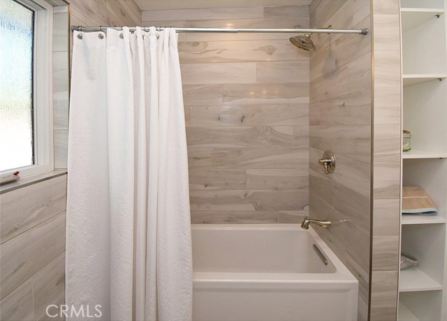 Guest bathroom in the hallway