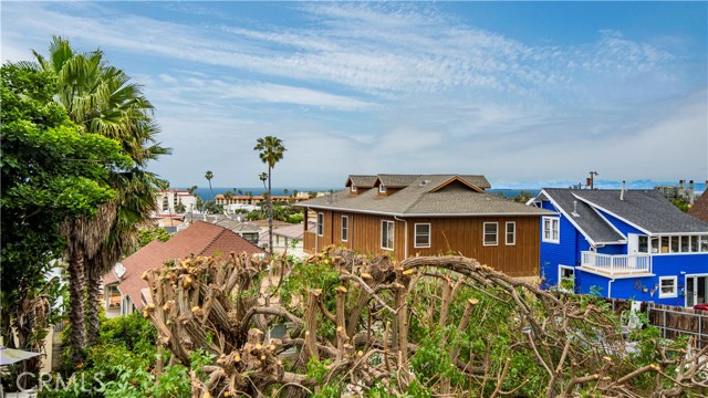 211 Helberta Avenue, Redondo Beach, California 90277, 2 Bedrooms Bedrooms, ,2 BathroomsBathrooms,Residential,Sold,Helberta,SB20006605
