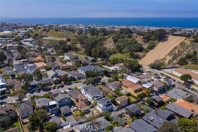 571 33rd Street, Manhattan Beach, California 90266, 2 Bedrooms Bedrooms, ,2 BathroomsBathrooms,Residential,Sold,33rd,SB21059997