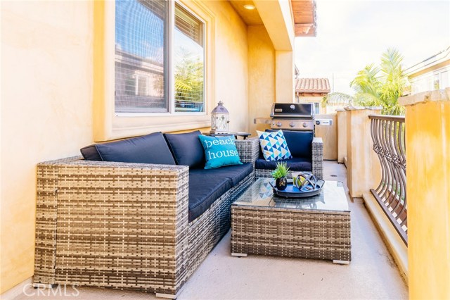 A wonderful space for outdoor entertaining and dining all year long. Enjoy the beach lifestyle in this home. The balcony also offers a natural gas line for BBQ's.